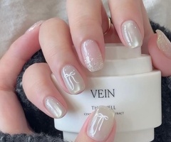 示例｜春夏「冰透美甲」美甲店